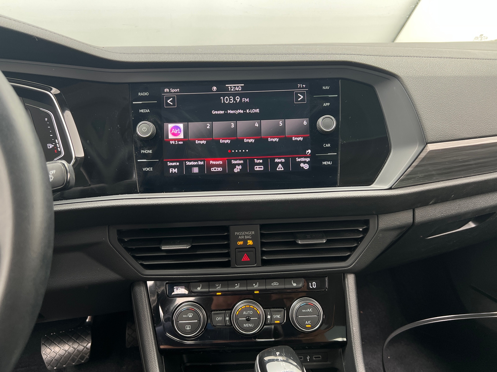 Thumbnail: 2022 Volkswagen Jetta - 3