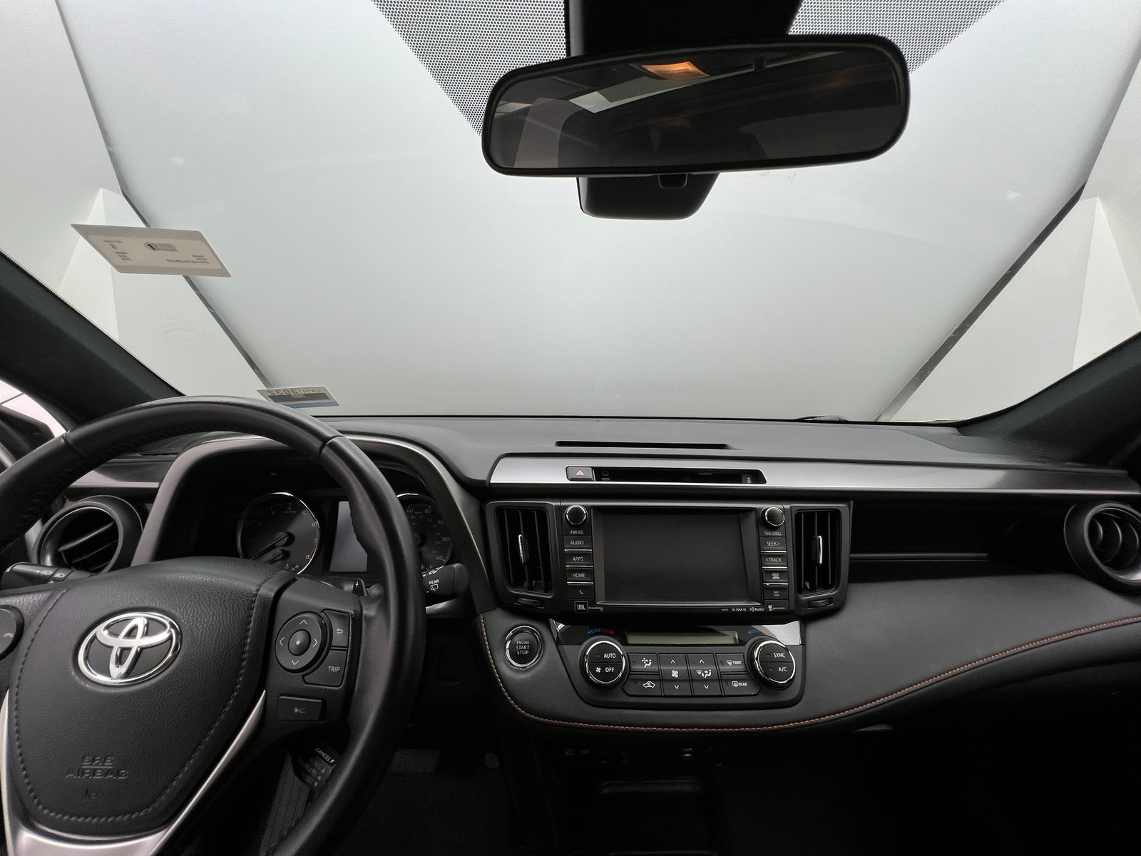 Thumbnail: 2016 Toyota RAV4 - 3
