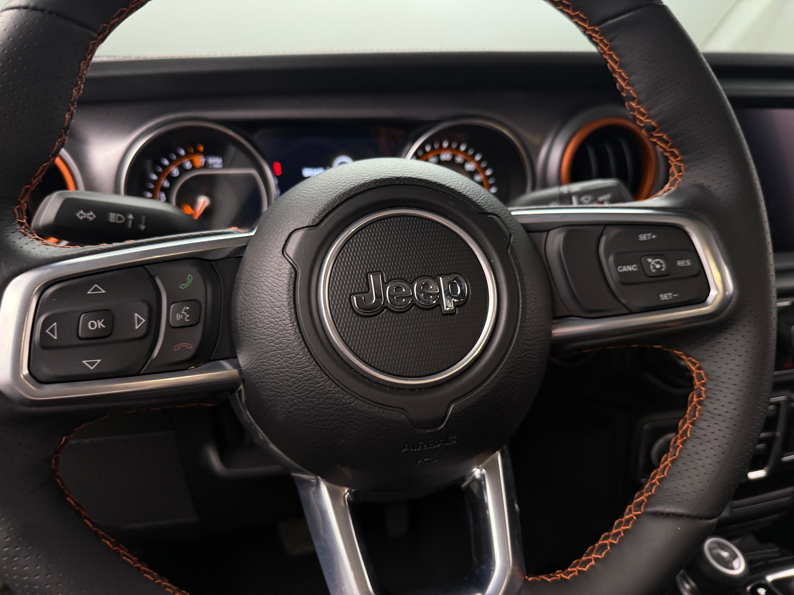 Thumbnail: 2023 Jeep Gladiator - 5