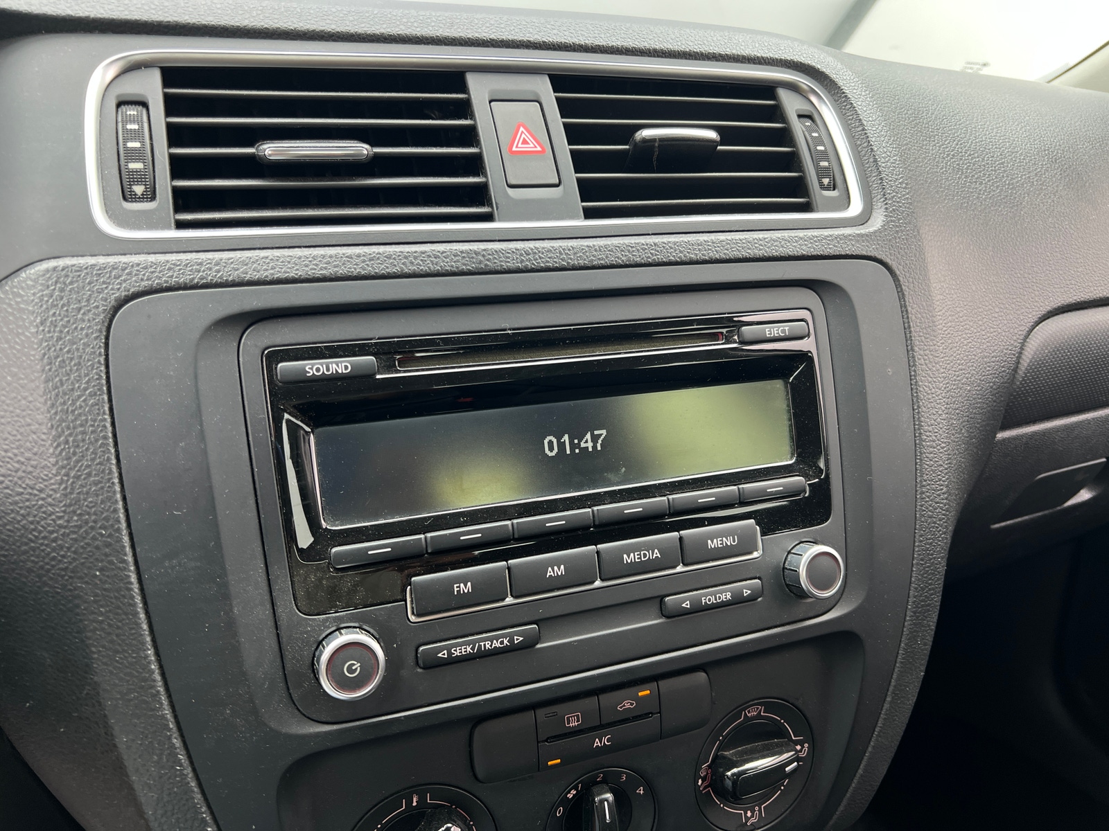 Thumbnail: 2014 Volkswagen Jetta - 4