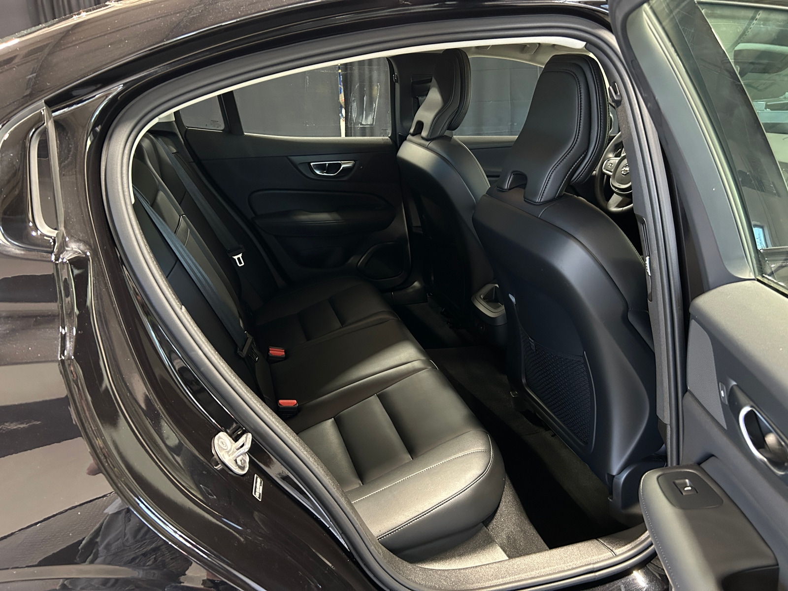 Thumbnail: 2025 Volvo S60 - 6