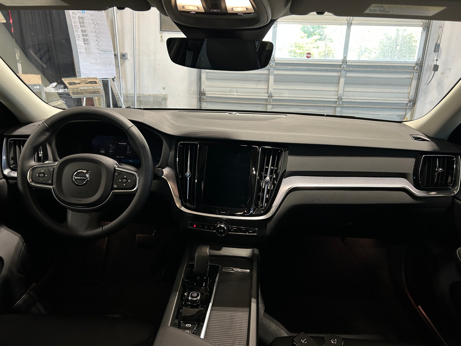 Thumbnail: 2025 Volvo S60 - 3