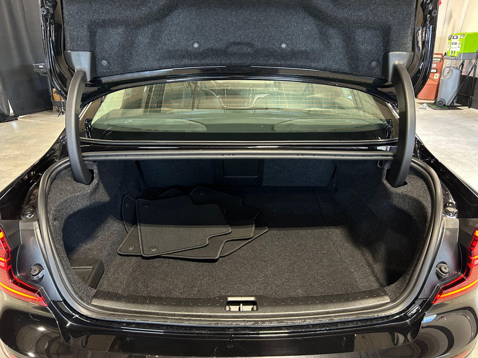 Thumbnail: 2025 Volvo S60 - 7