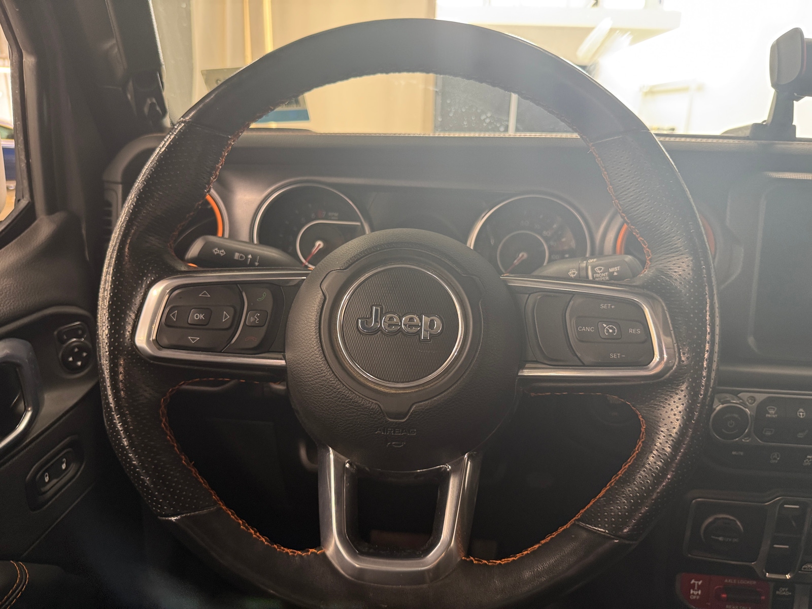 Thumbnail: 2021 Jeep Gladiator - 4