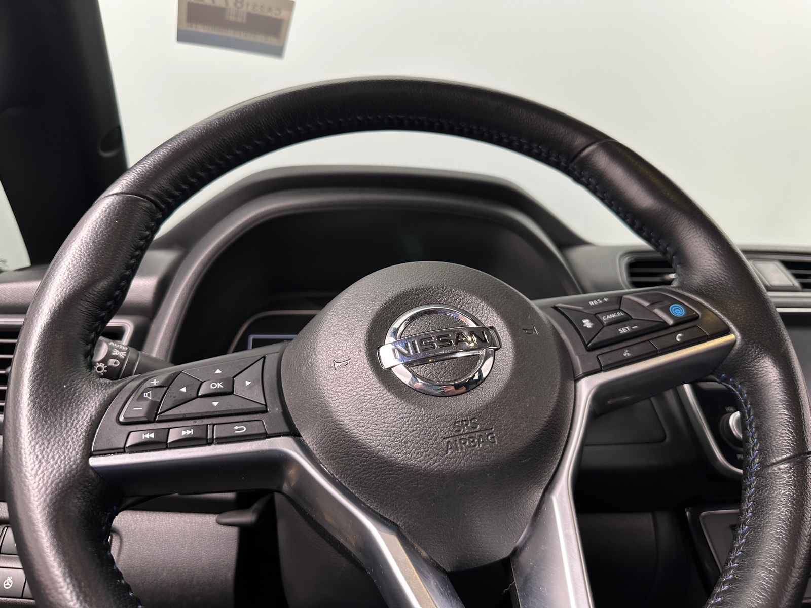 Thumbnail: 2022 Nissan Leaf - 5