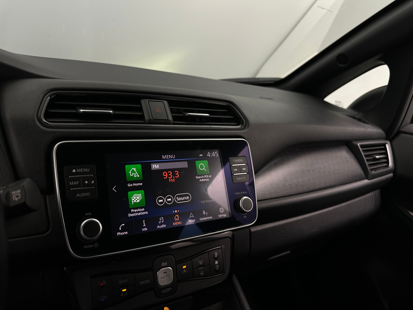 Thumbnail: 2022 Nissan Leaf - 4