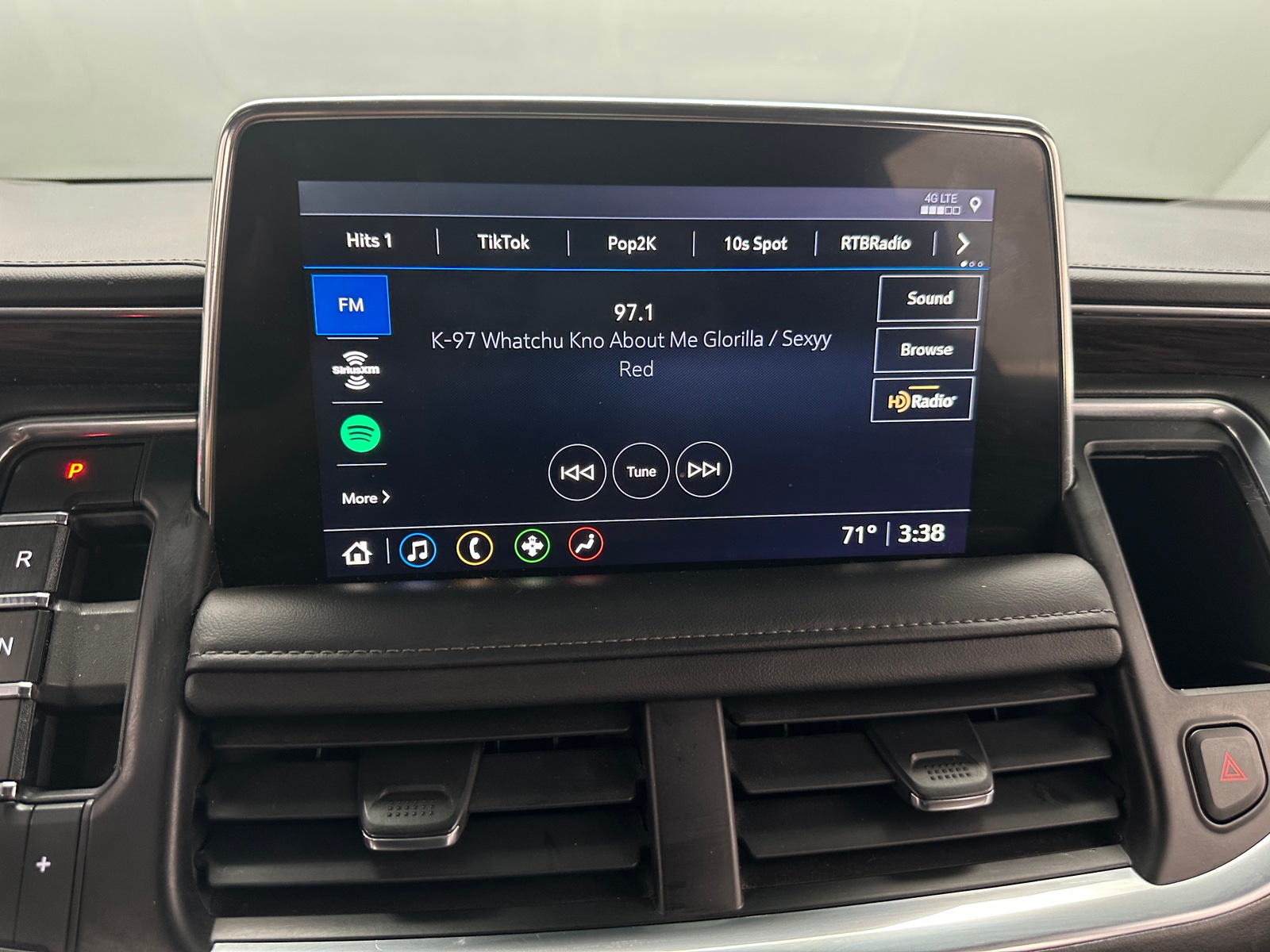 Thumbnail: 2021 Chevrolet Suburban - 4
