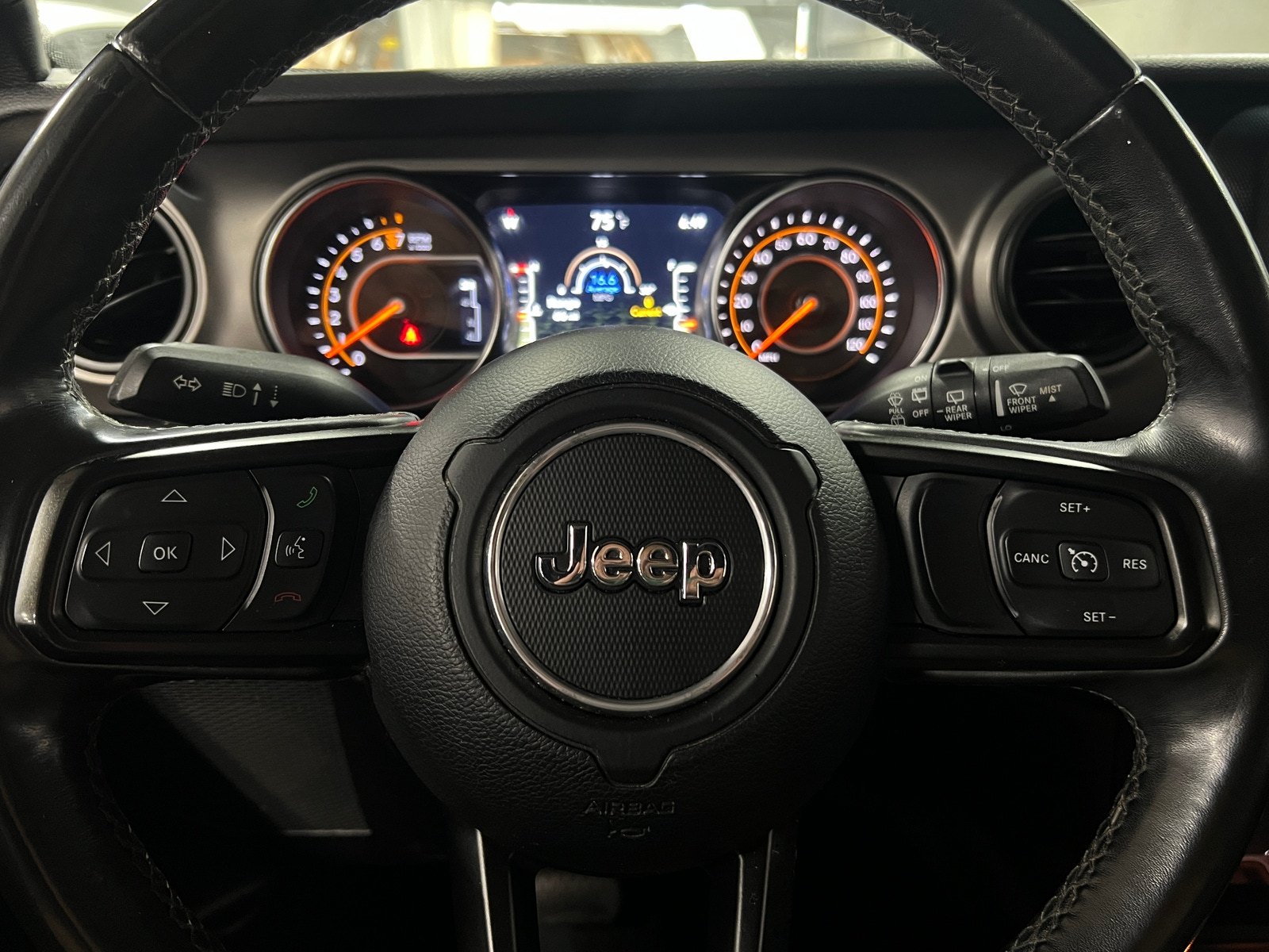 Thumbnail: 2019 Jeep Wrangler - 5