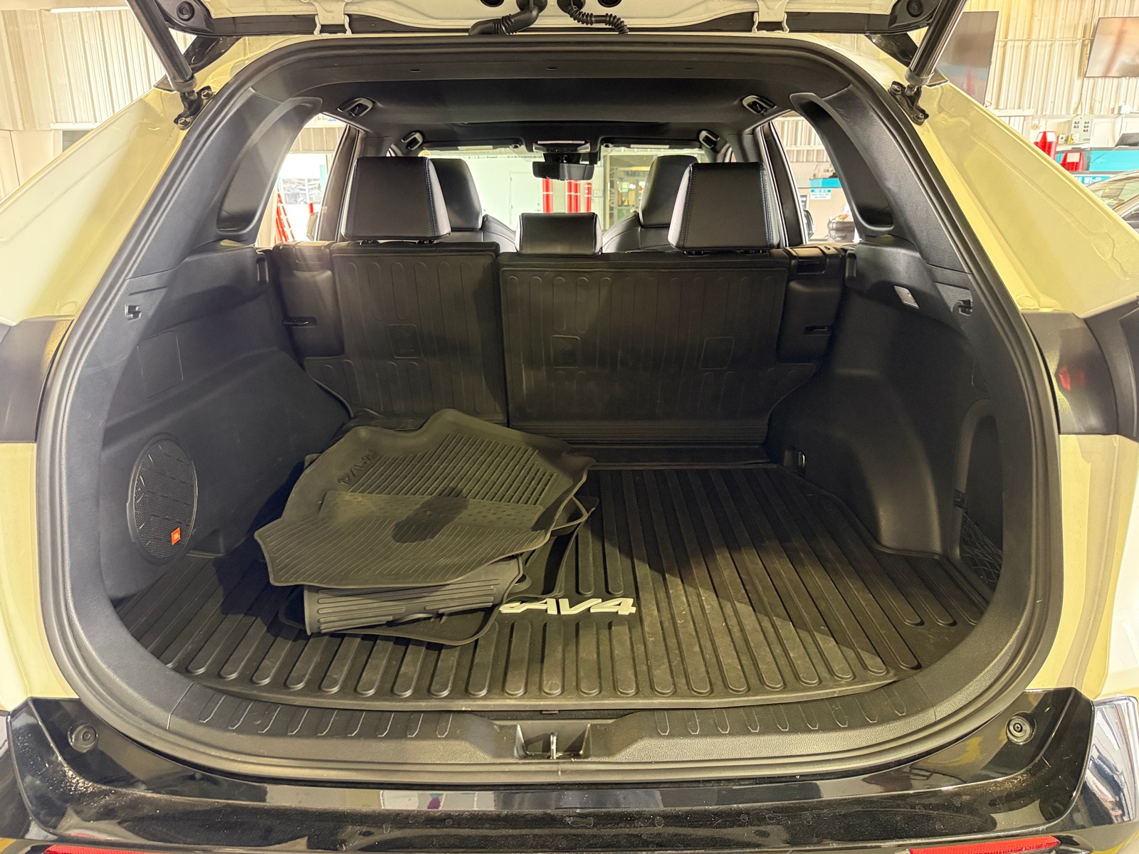 Thumbnail: 2021 Toyota RAV4 - 6