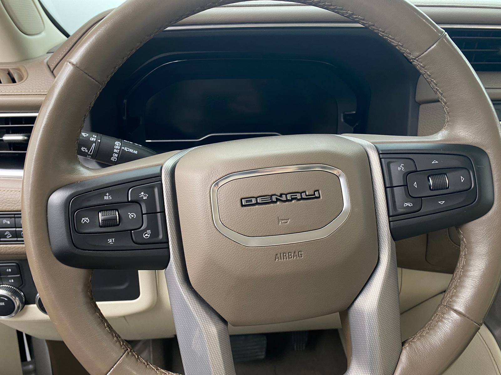 Thumbnail: 2022 GMC Yukon XL - 4