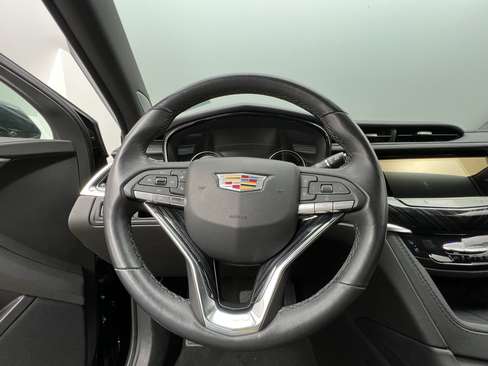Thumbnail: 2024 Cadillac XT6 - 4