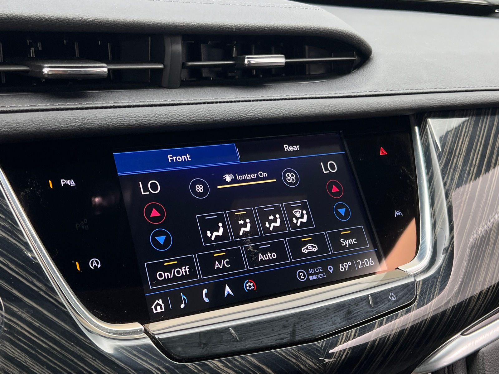 Thumbnail: 2024 Cadillac XT6 - 3