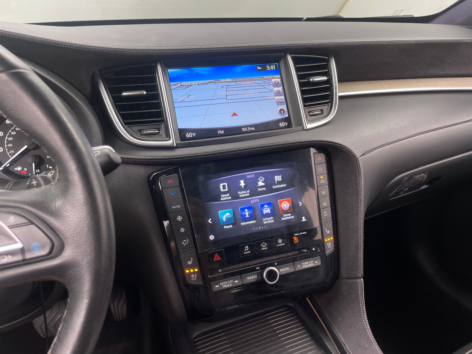 Thumbnail: 2019 INFINITI QX50 - 4