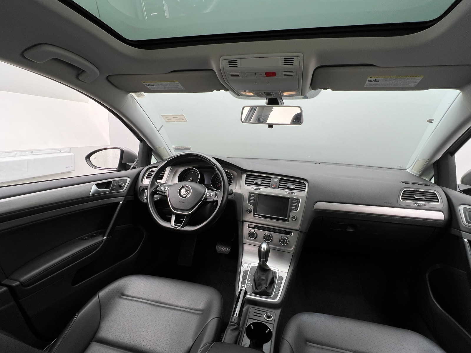Thumbnail: 2017 Volkswagen Golf - 3