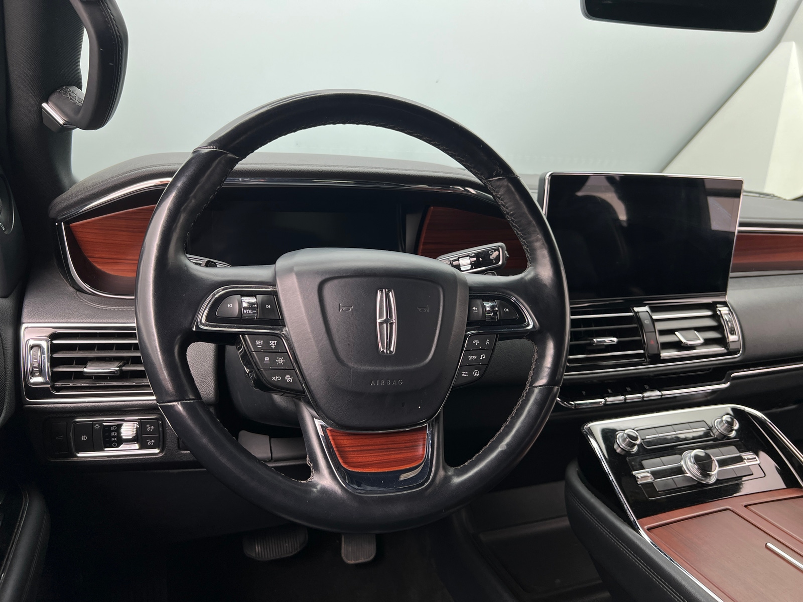 Thumbnail: 2022 Lincoln Navigator - 4