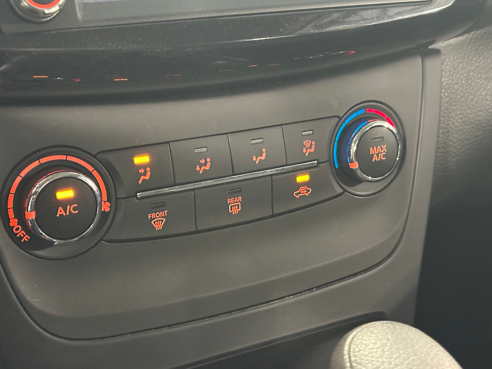 Thumbnail: 2019 Nissan Sentra - 4