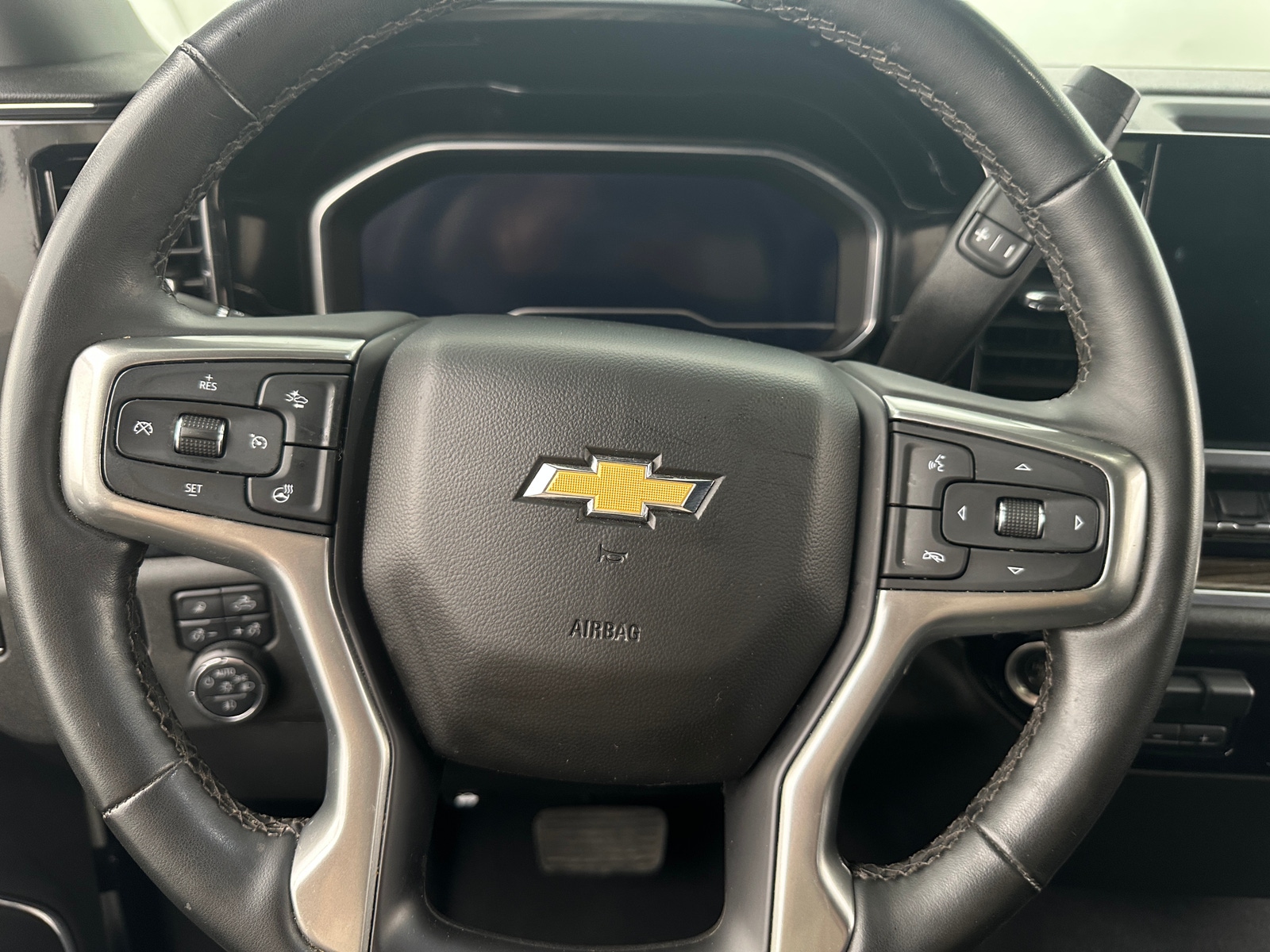 Thumbnail: 2024 Chevrolet Silverado 3500 - 5