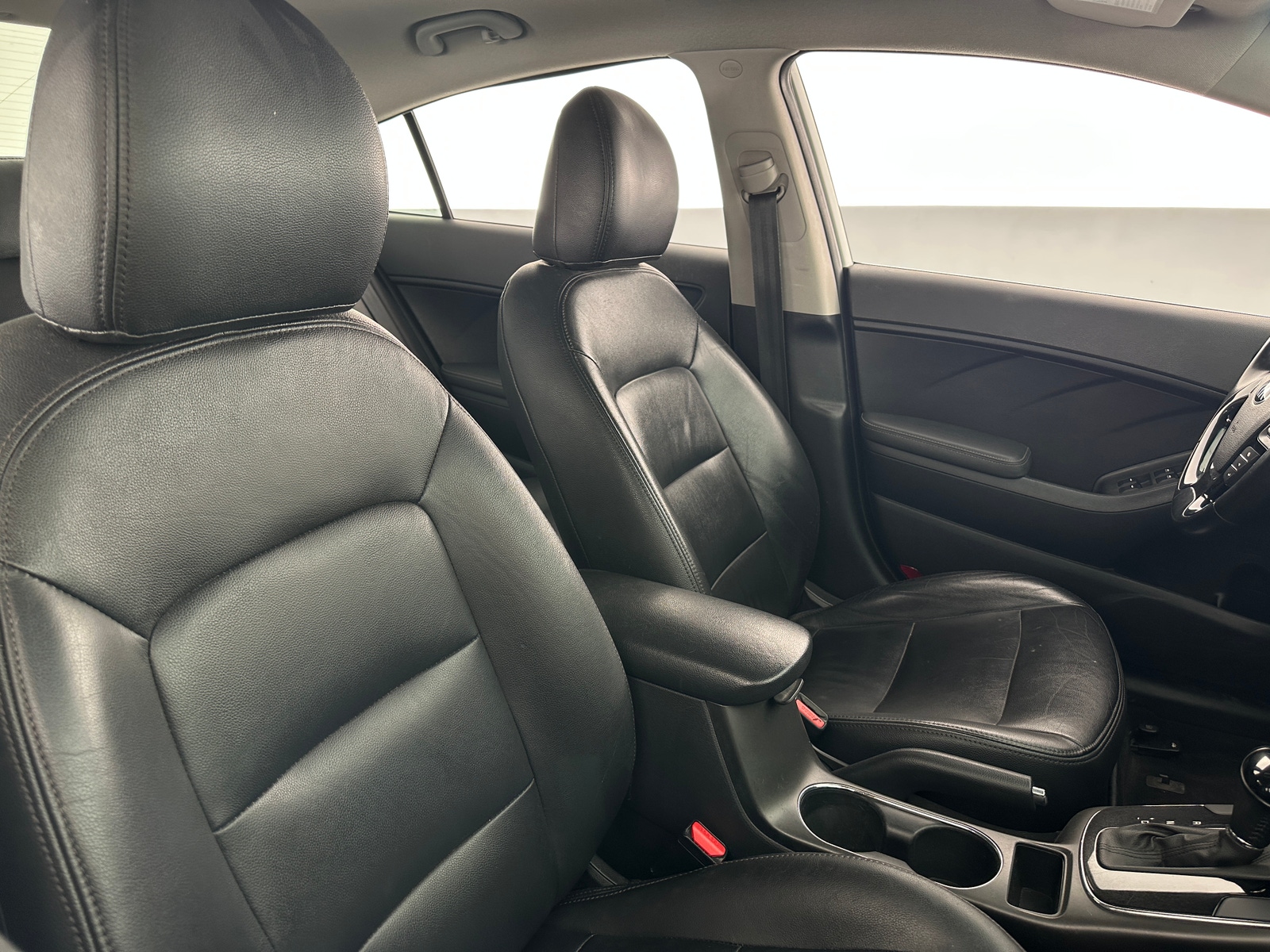 Thumbnail: 2017 Kia Forte - 2