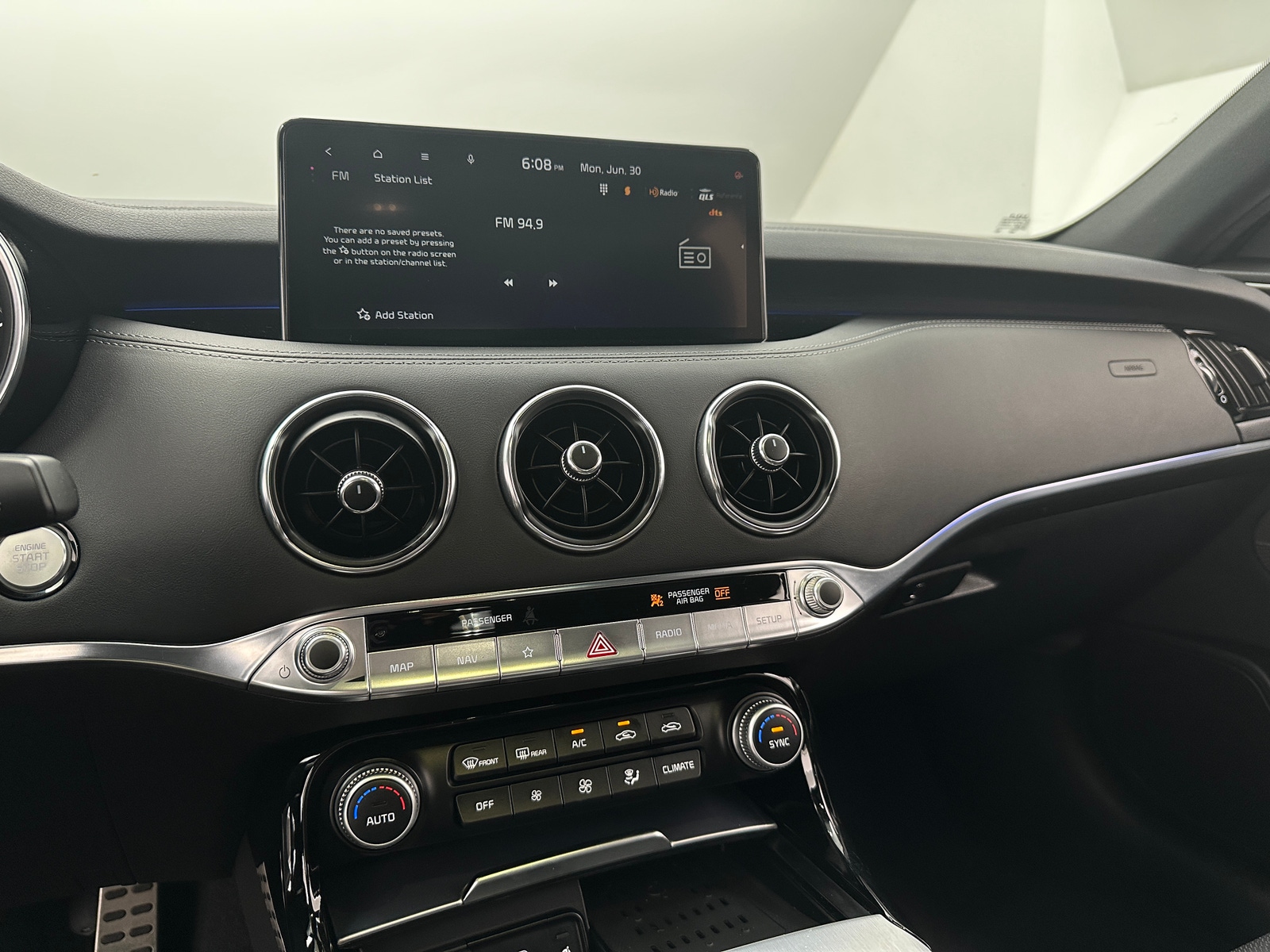 Thumbnail: 2022 Kia Stinger - 3