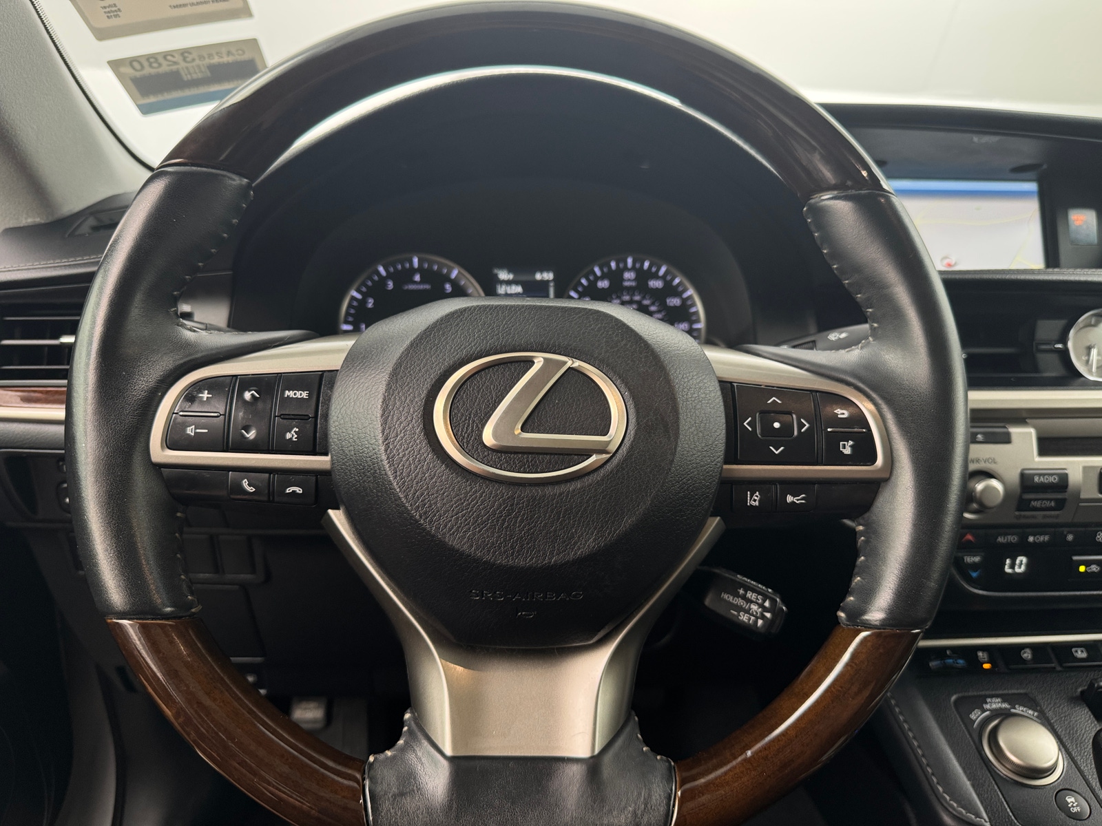 Thumbnail: 2018 Lexus ES - 4