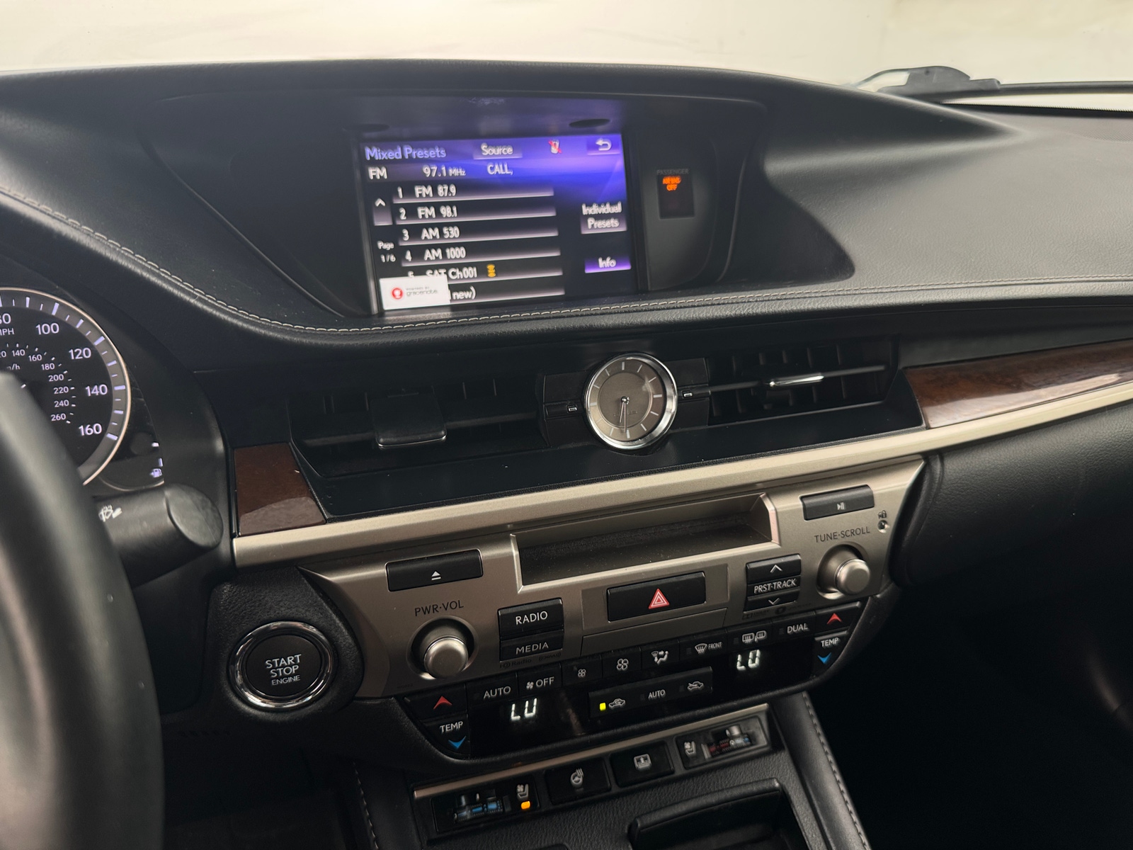 Thumbnail: 2018 Lexus ES - 3