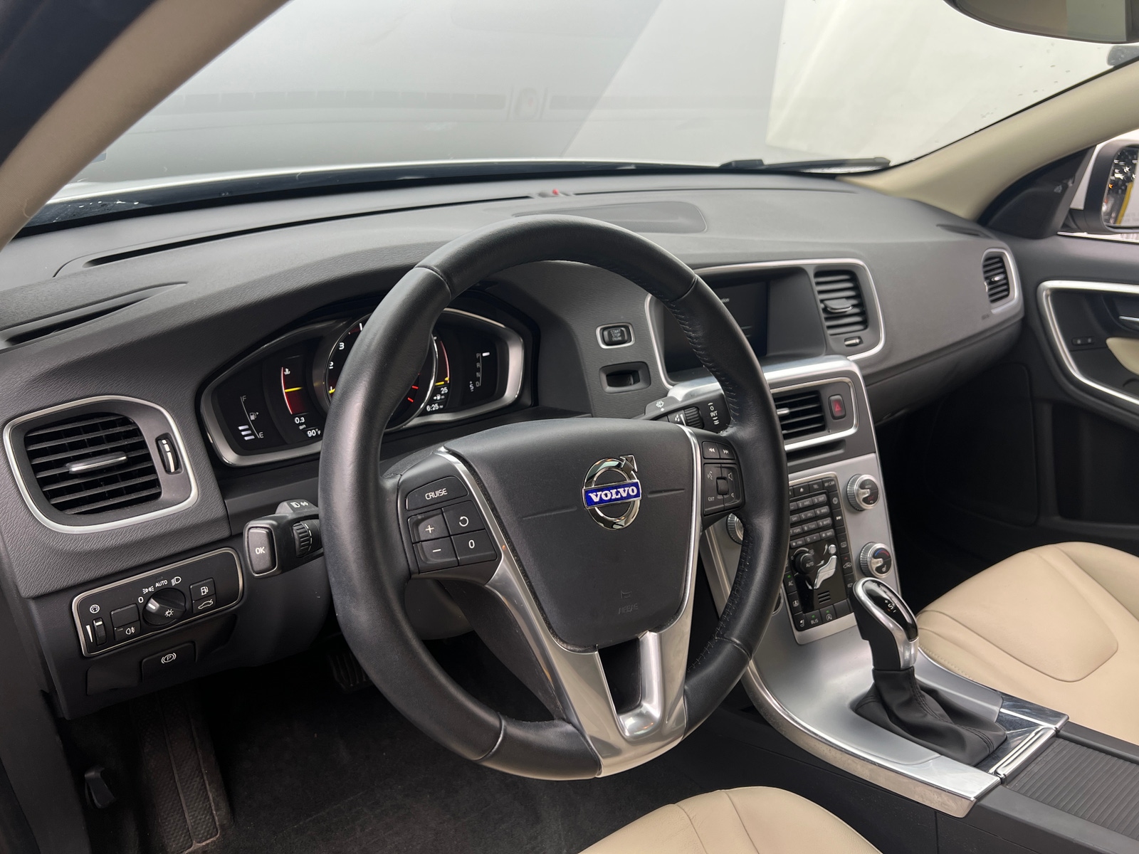 Thumbnail: 2017 Volvo S60 - 2