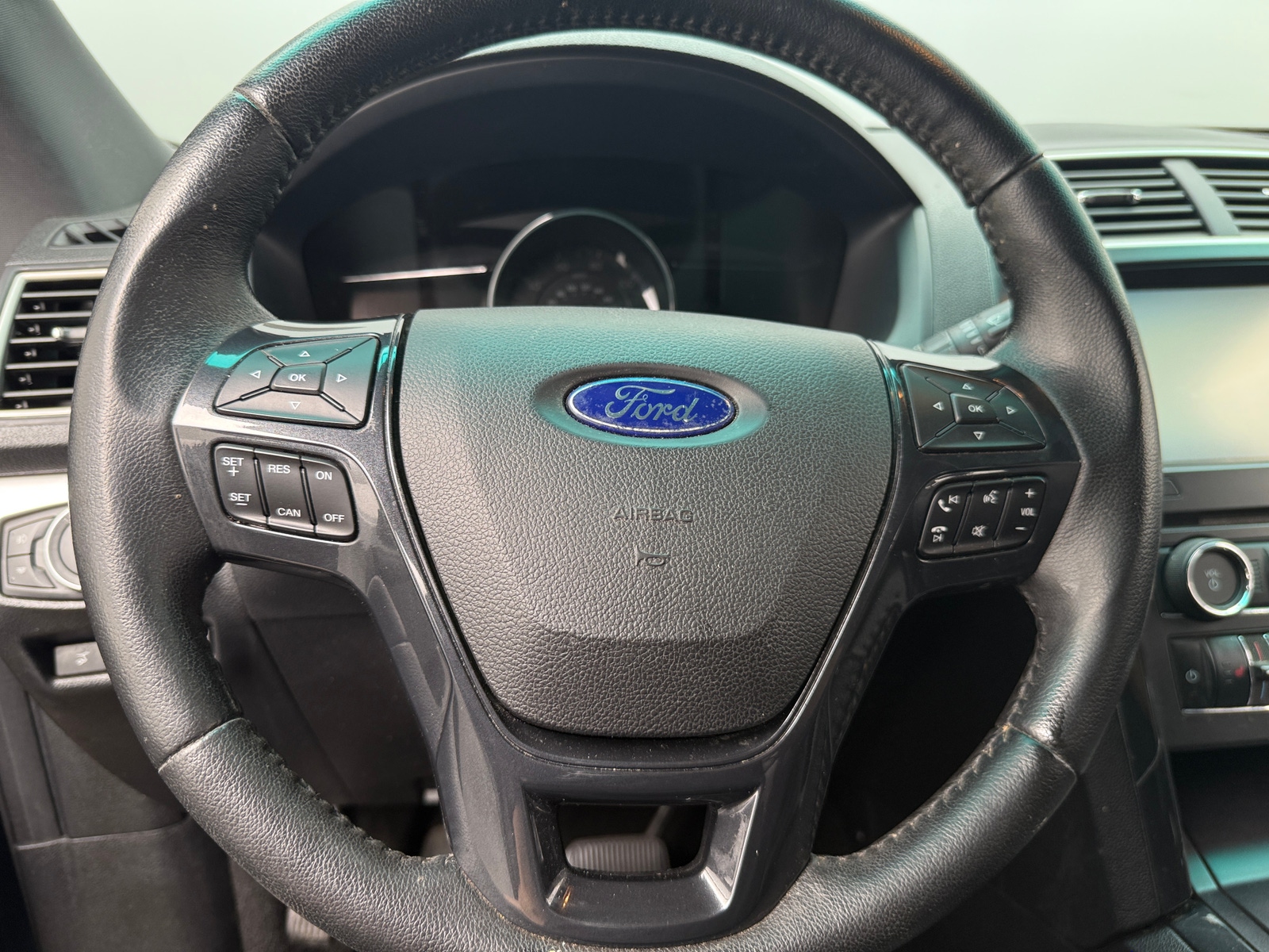 Thumbnail: 2016 Ford Explorer - 5
