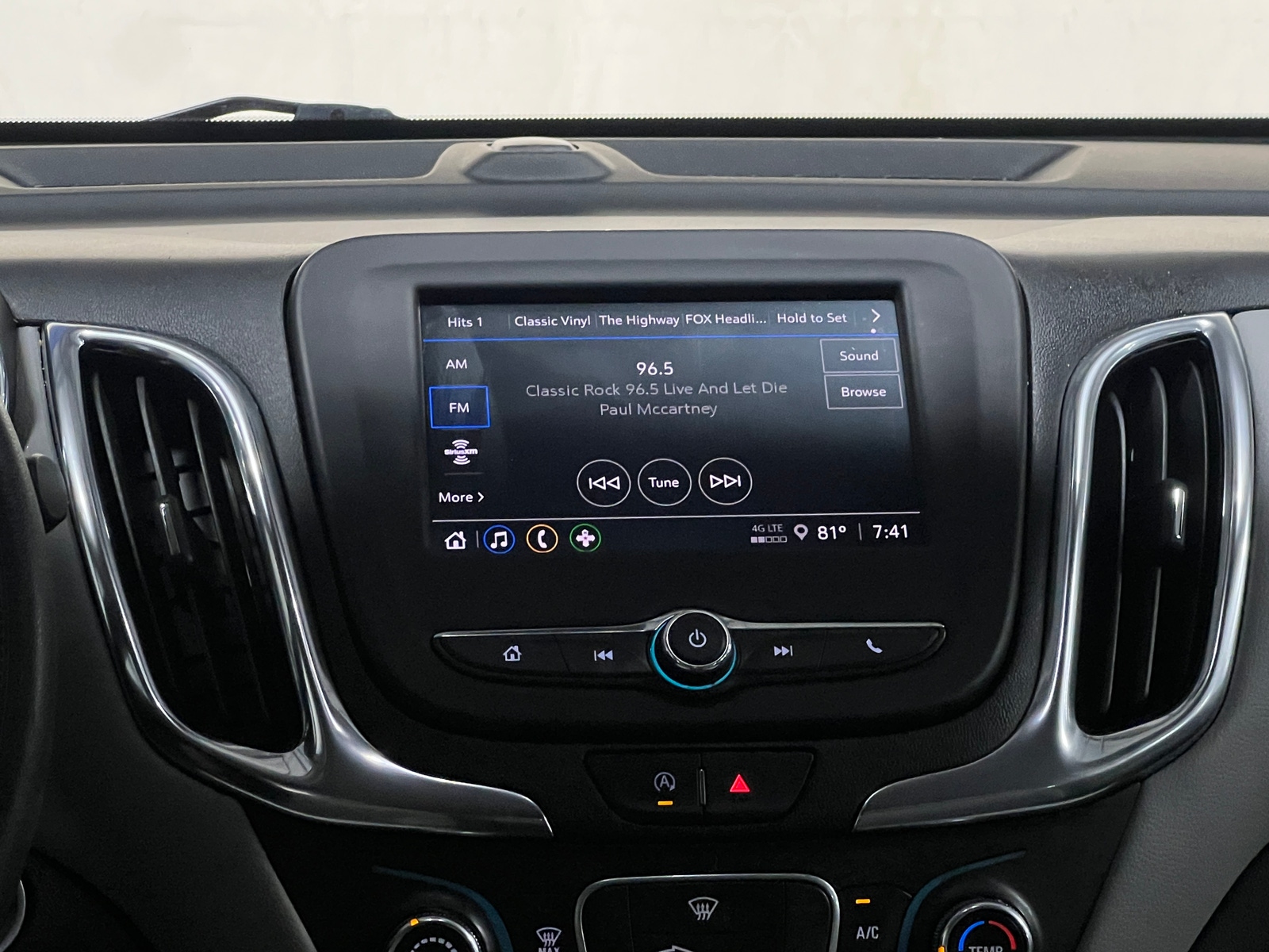 Thumbnail: 2022 Chevrolet Equinox - 4