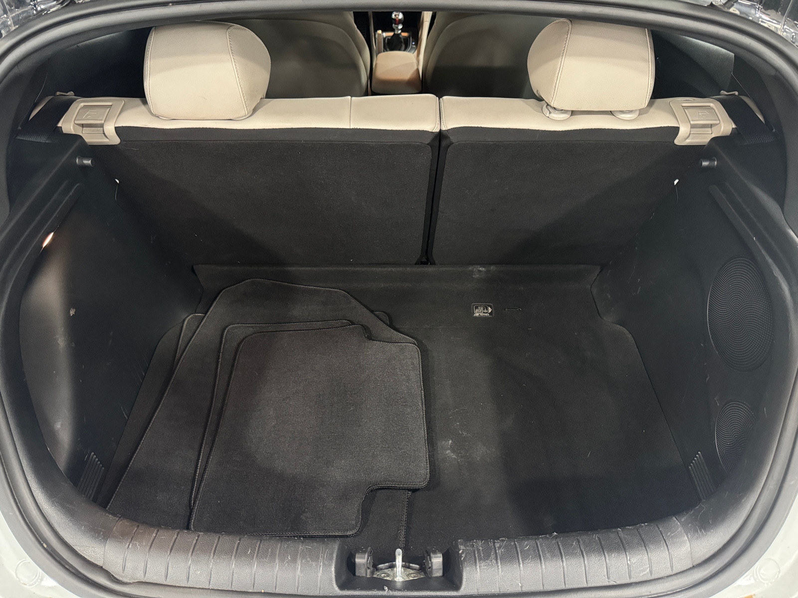 Thumbnail: 2019 Hyundai Veloster - 4