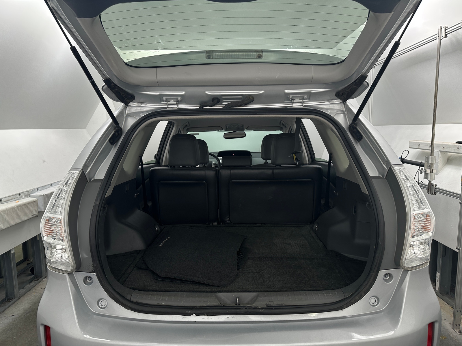 Thumbnail: 2014 Toyota Prius v - 6