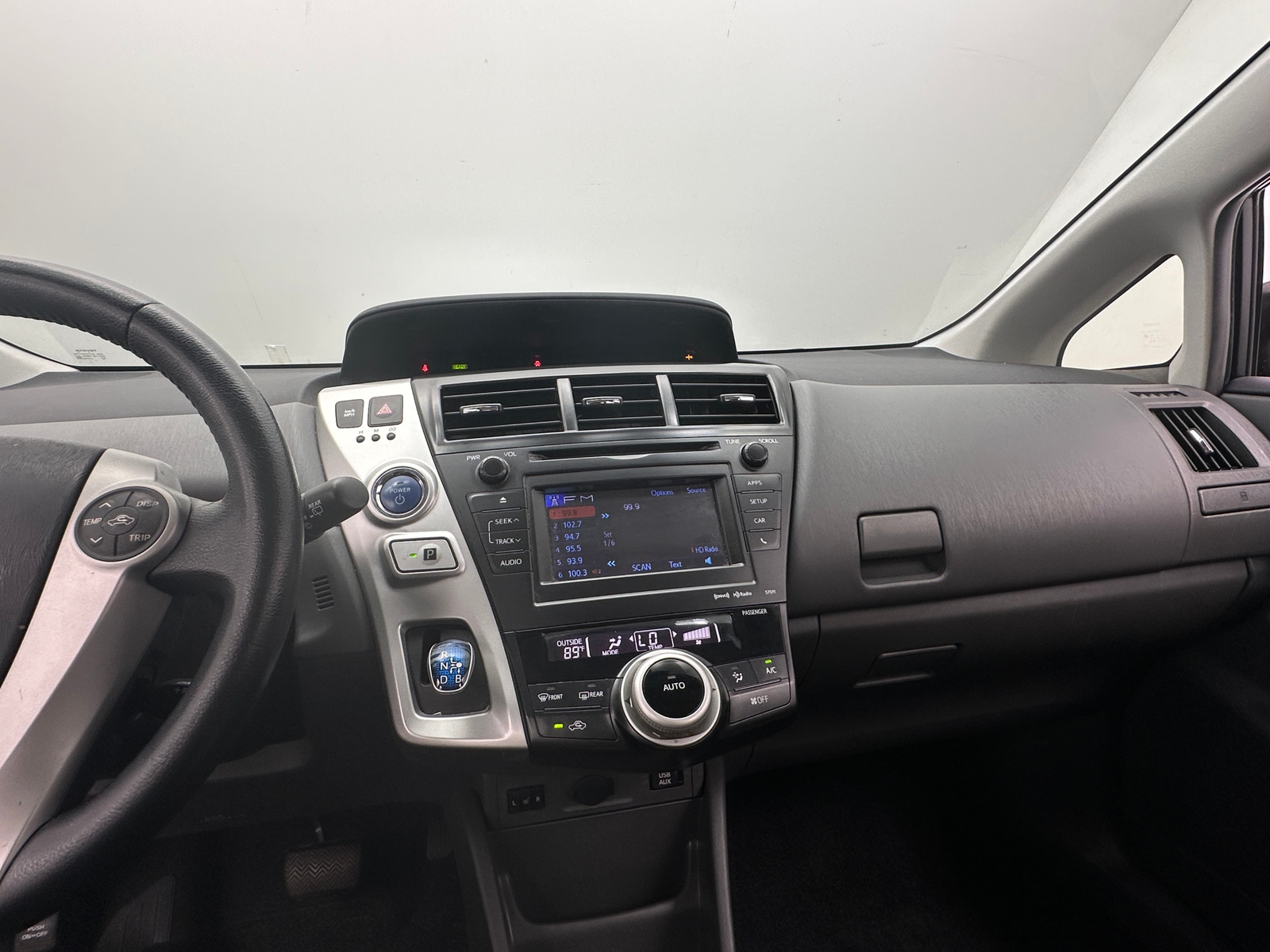Thumbnail: 2014 Toyota Prius v - 3