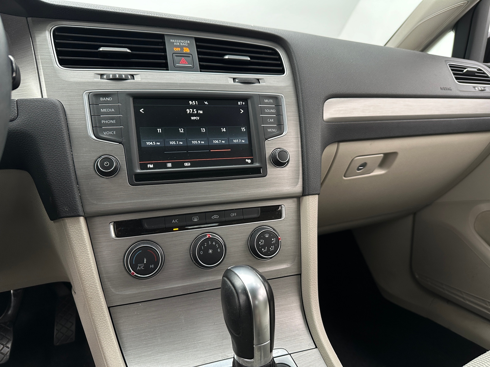 Thumbnail: 2016 Volkswagen Golf - 4