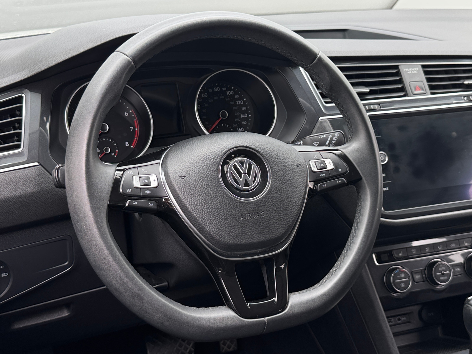 Thumbnail: 2020 Volkswagen Tiguan - 4