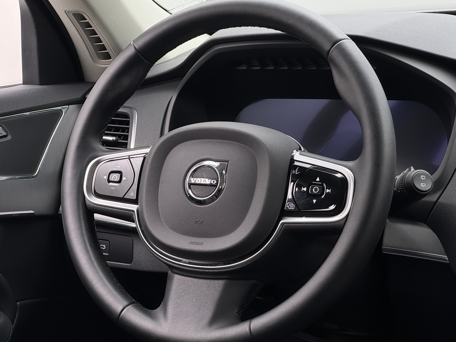 Thumbnail: 2025 Volvo XC90 - 4