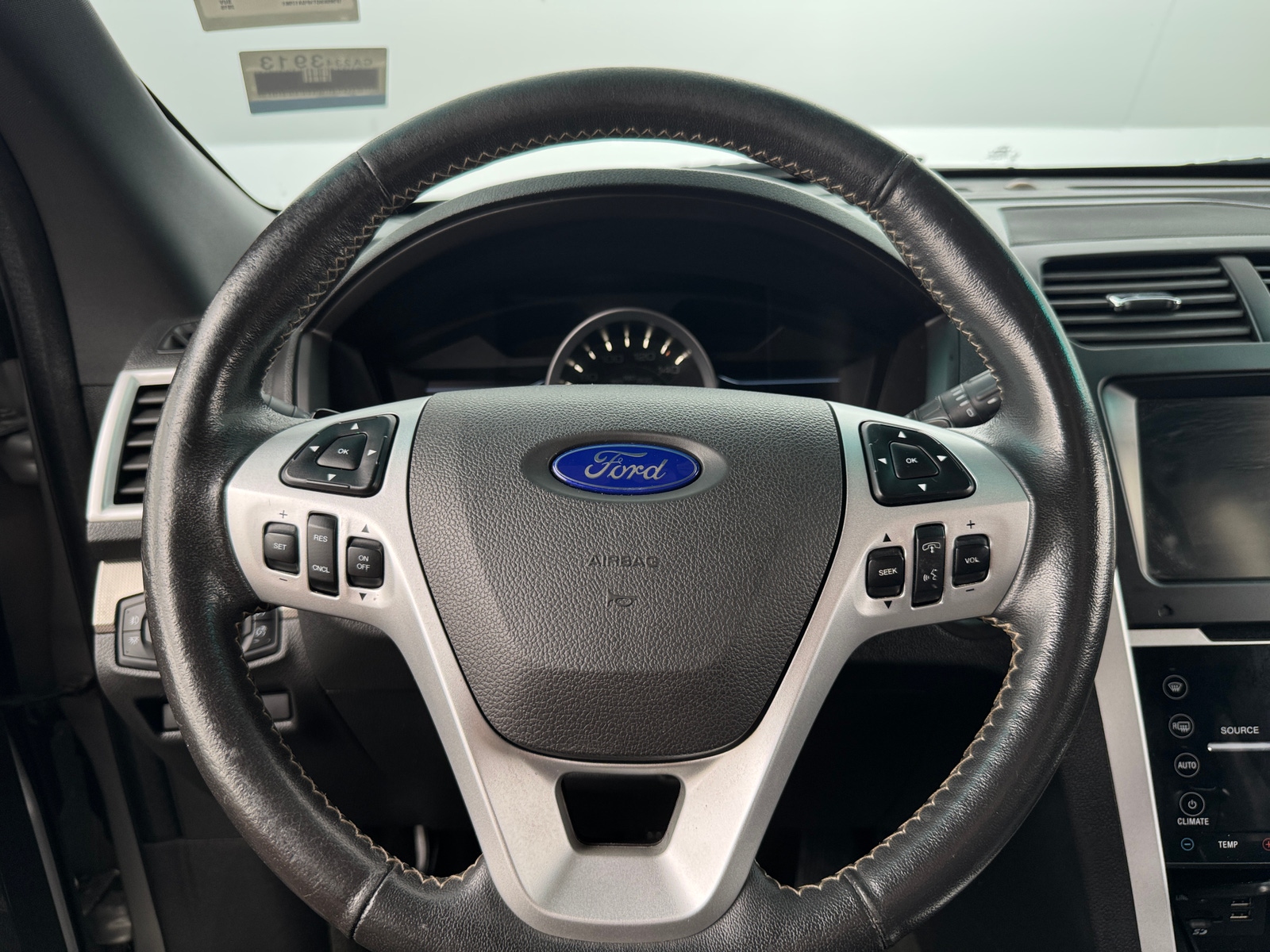 Thumbnail: 2015 Ford Explorer - 4