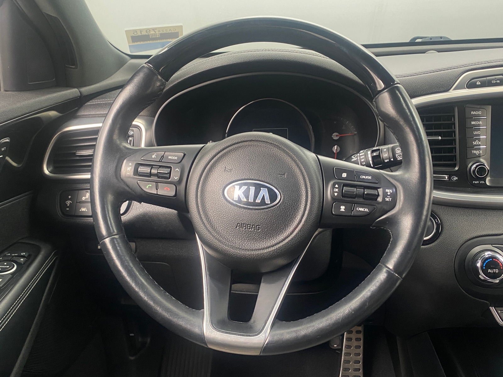 Thumbnail: 2017 Kia Sorento - 4