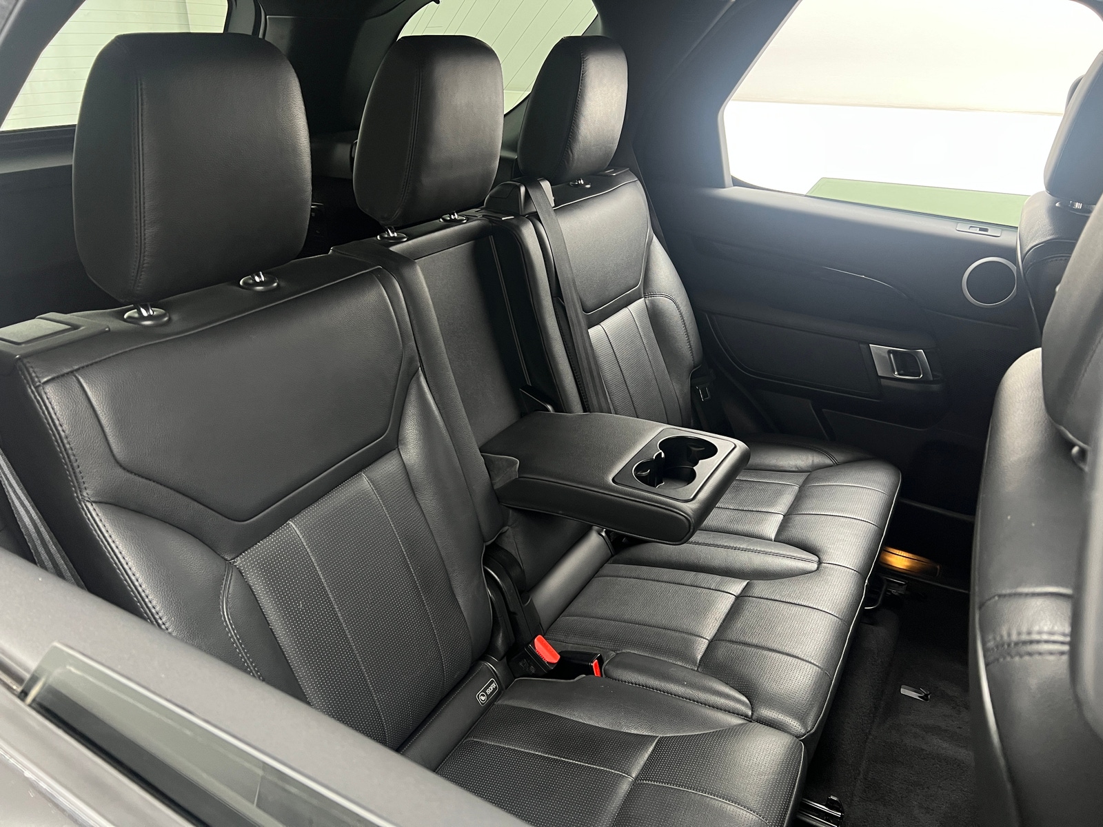 Thumbnail: 2019 Land Rover Discovery - 5
