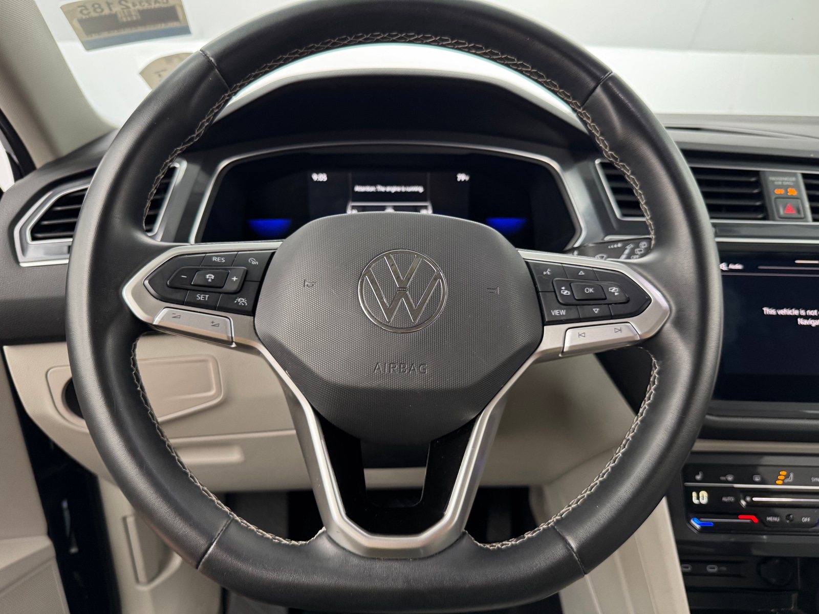 Thumbnail: 2022 Volkswagen Tiguan - 4