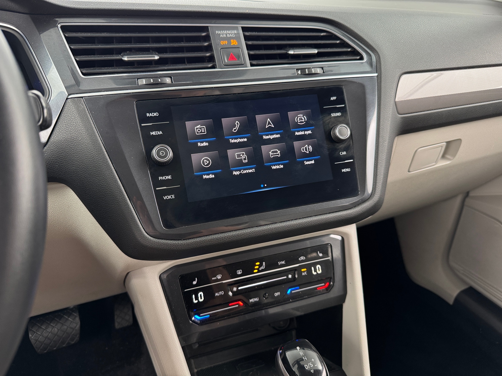 Thumbnail: 2022 Volkswagen Tiguan - 3