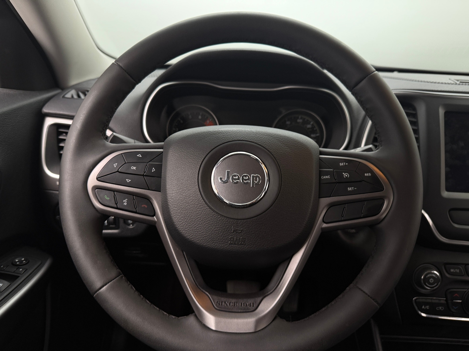 Thumbnail: 2022 Jeep Cherokee - 4
