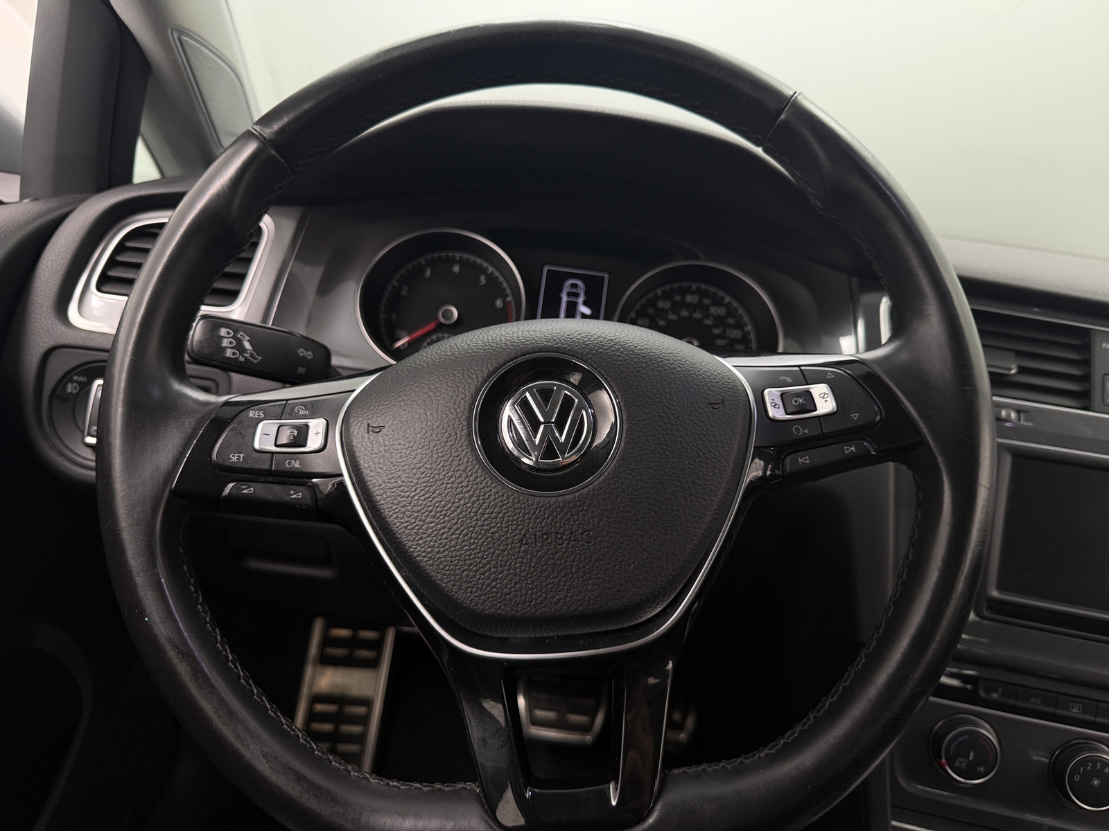 Thumbnail: 2017 Volkswagen Golf - 4