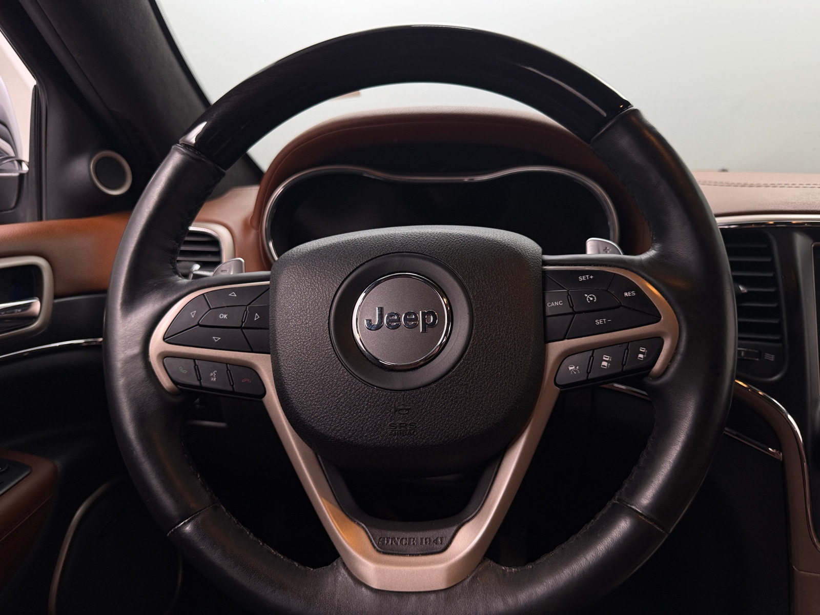Thumbnail: 2017 Jeep Grand Cherokee - 4