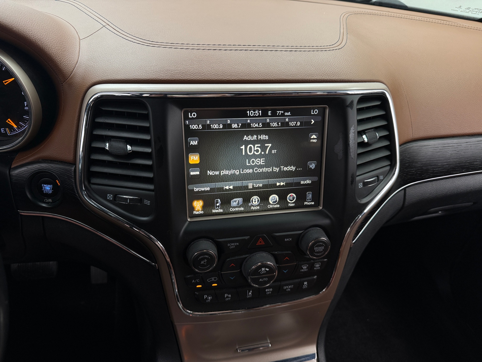 Thumbnail: 2017 Jeep Grand Cherokee - 3
