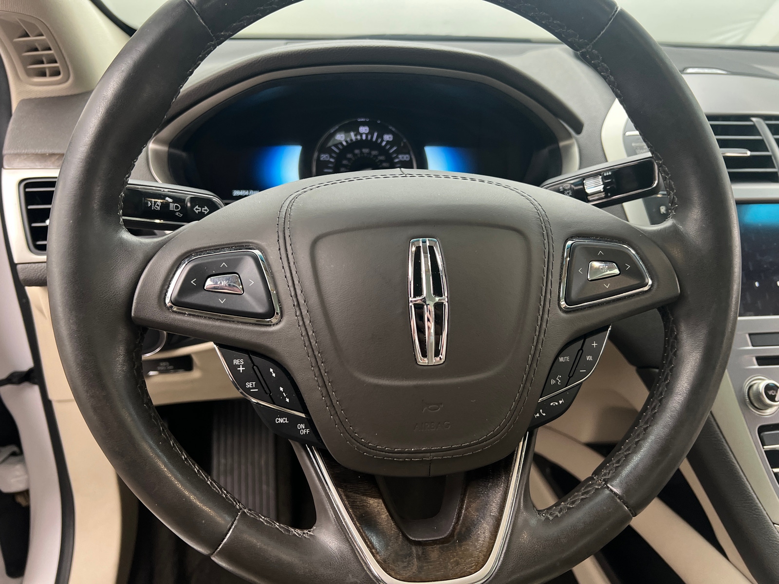 Thumbnail: 2019 Lincoln MKZ - 4