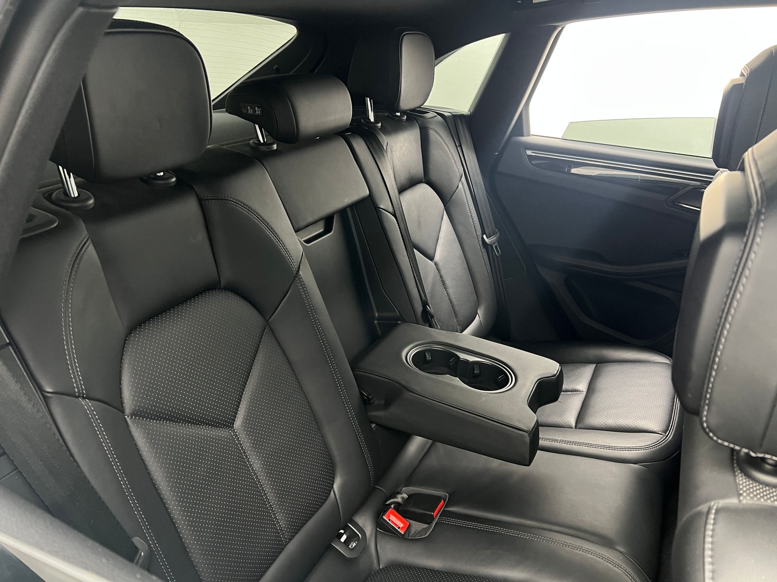 Thumbnail: 2017 Porsche Macan - 5