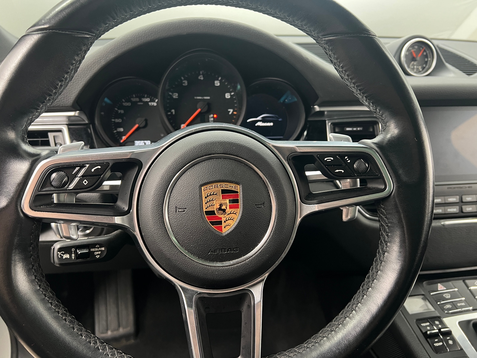 Thumbnail: 2017 Porsche Macan - 4