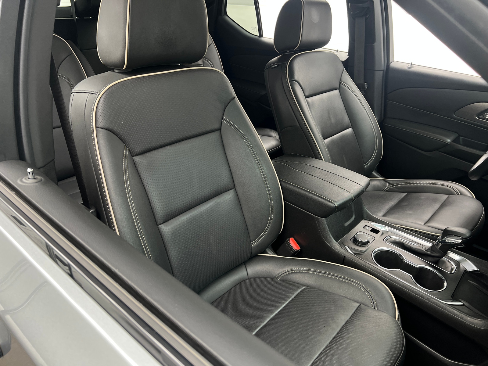 Thumbnail: 2023 Chevrolet Traverse - 2