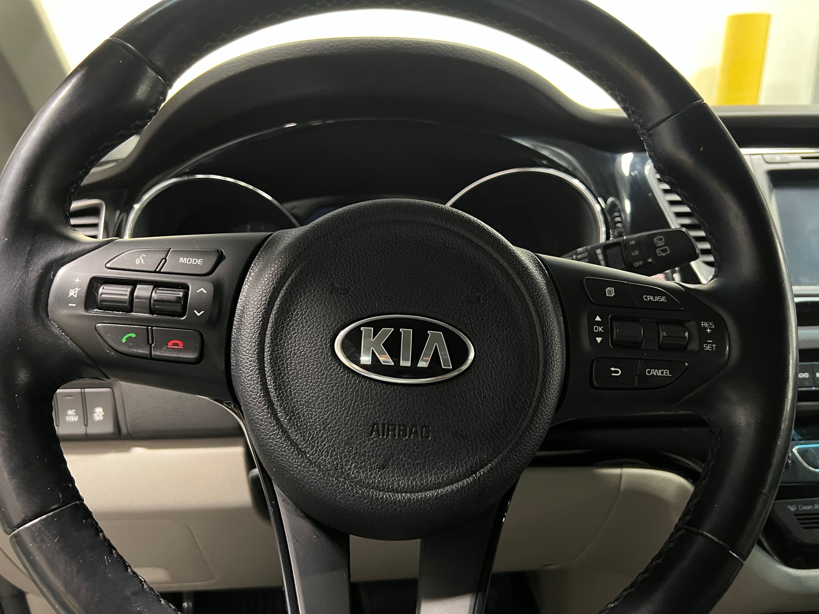 Thumbnail: 2018 Kia Sedona - 4