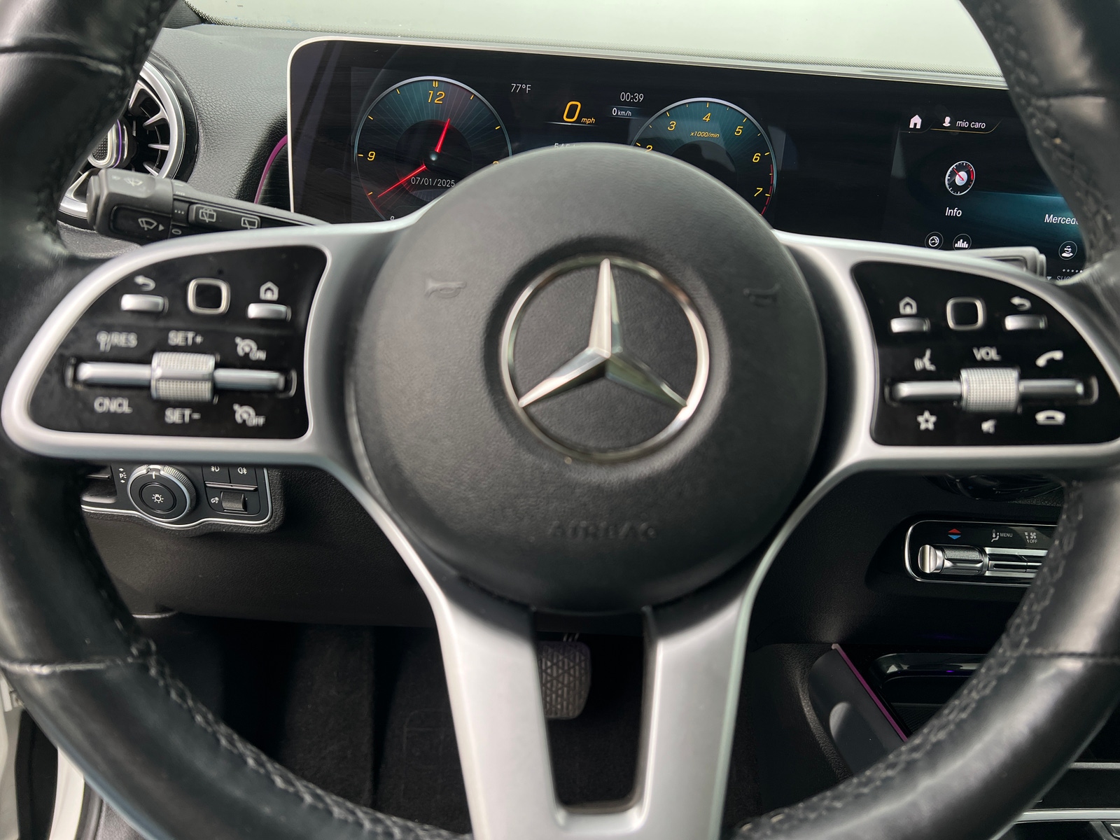 Thumbnail: 2020 Mercedes-Benz GLB - 4