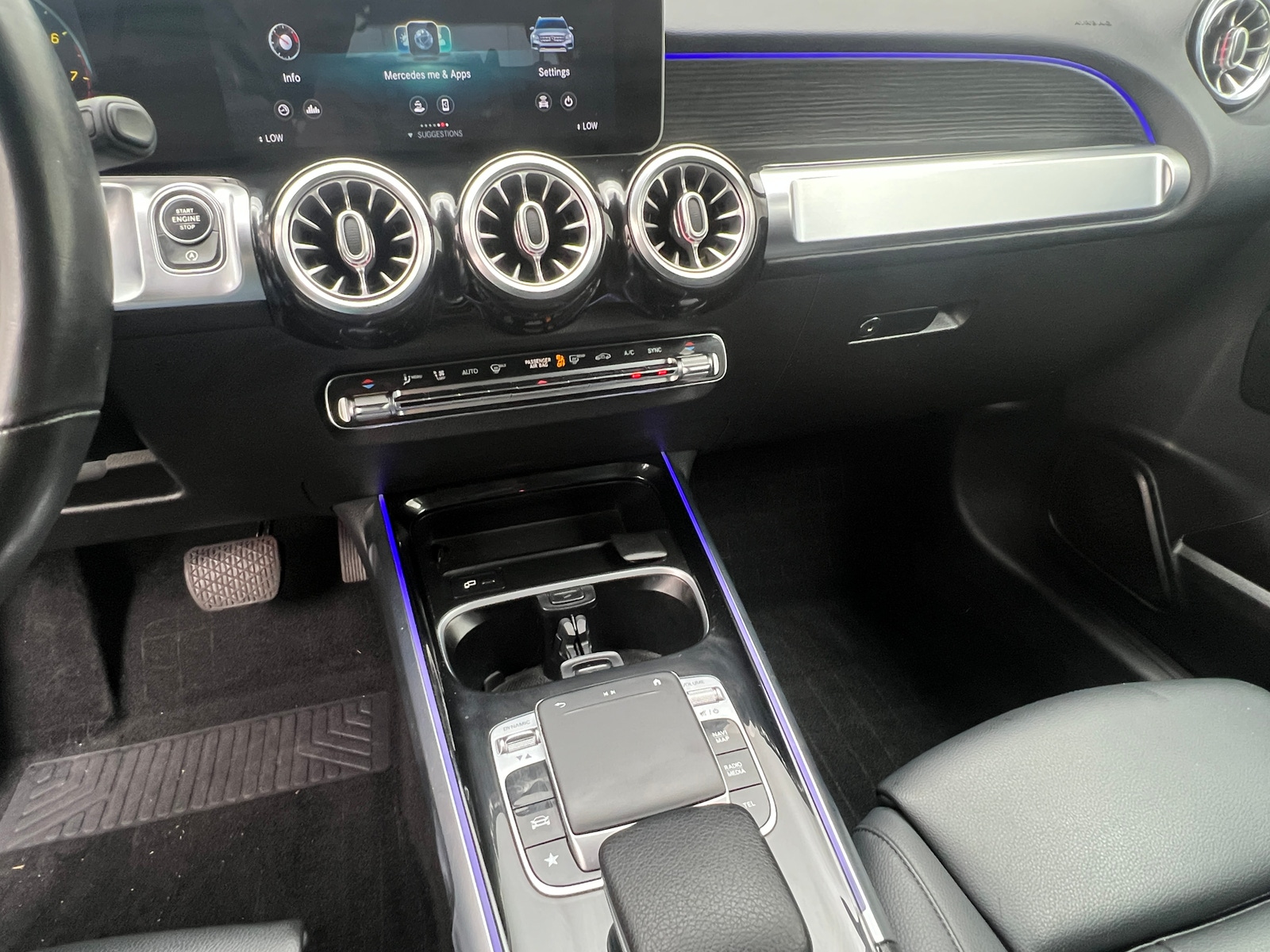 Thumbnail: 2020 Mercedes-Benz GLB - 3